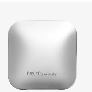 r.e.m. Beauty Miss Saturn Highlighter/Silver Compact NEW